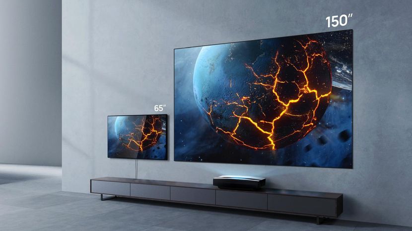 XGIMI AURA】 壁面からわずかな距離を離すだけで大画面投影ができる4K