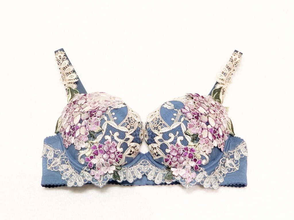 Salute サルート 49グループ モロッコの青の街をイメージした小花