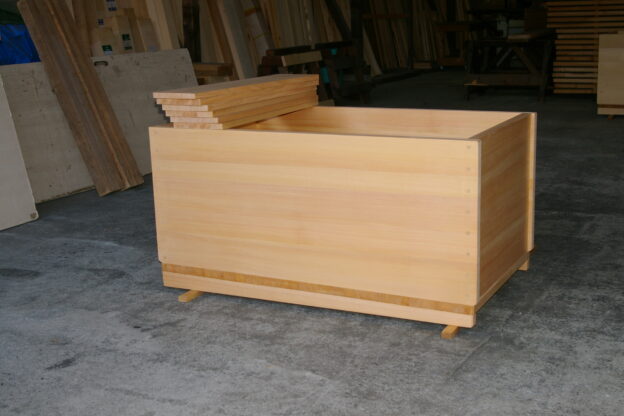 展示・アウトレット浴槽 1300×750×630H 椹（サワラ） - 天然木曽檜、檜