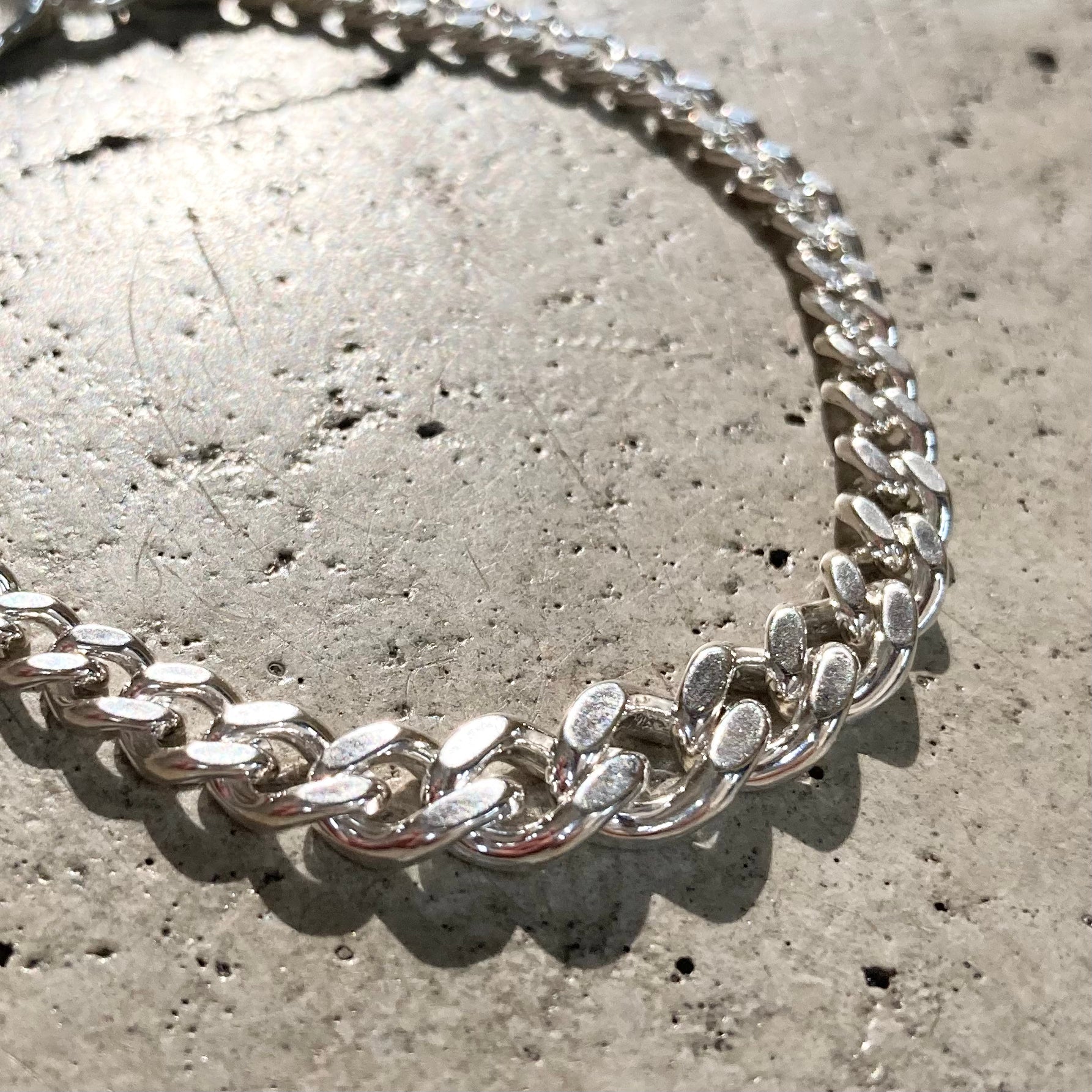 END CUSTOM JEWELLERS】THE GRADIENT BRACELET - SLENDER CURVECUT