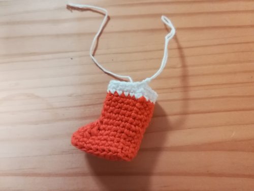 刺繍糸でかぎ針編み「クリスマスオーナメント(ブーツ)」の編み方