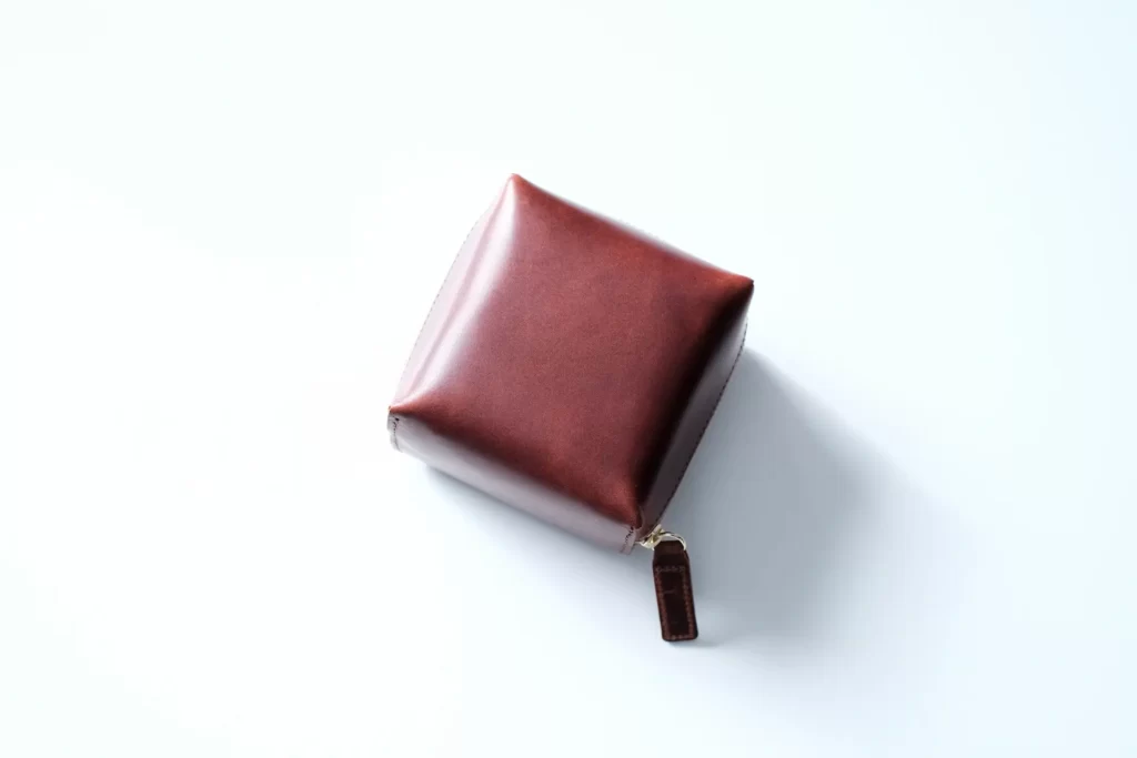 drip レザースクエアポーチS』レビュー｜おしゃれコンパクトなレザーの