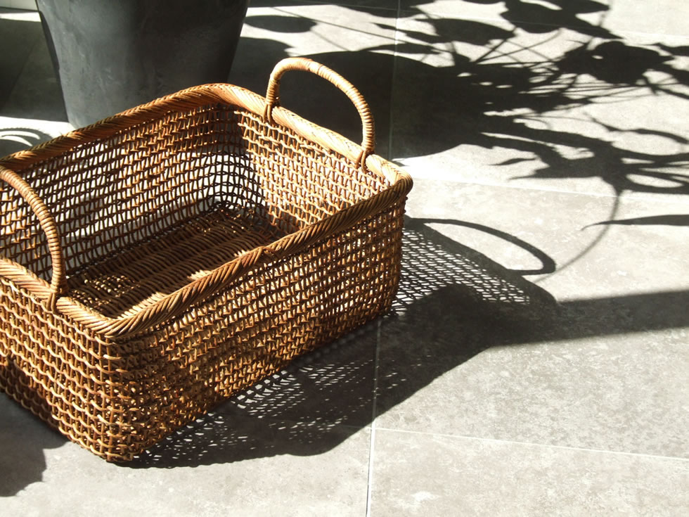 楽天市場】秋田県 あけび蔓細工 あけびかご 書類籠 特上透かし編み こ