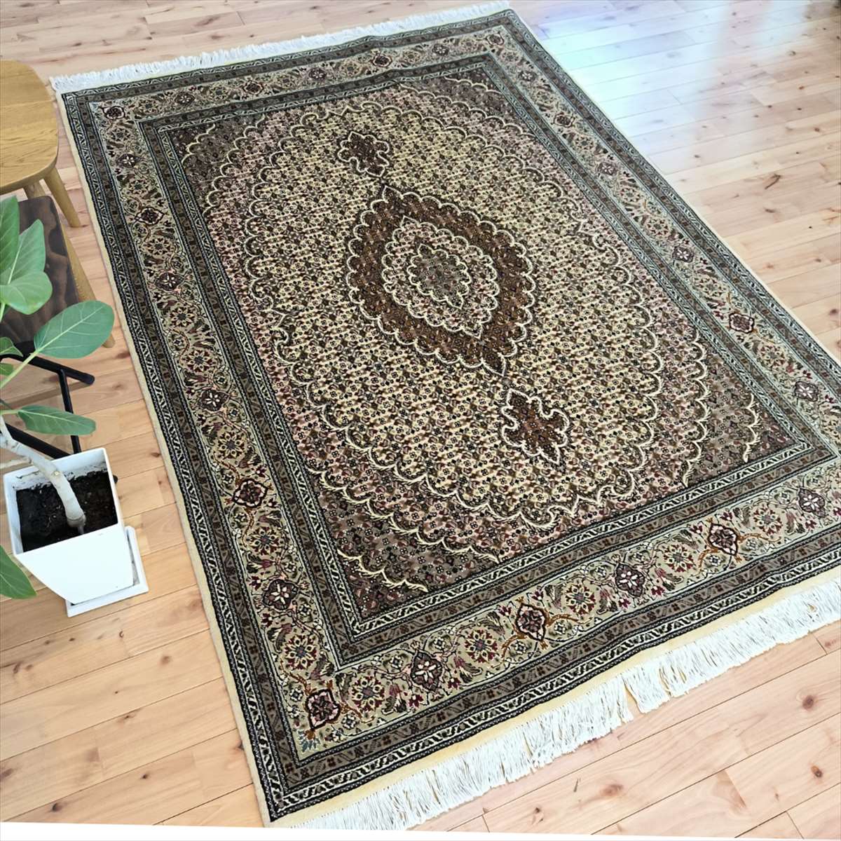 楽天市場】ペルシャ絨毯 【本物イラン産】 タブリーズ産 ベージュ マヒ