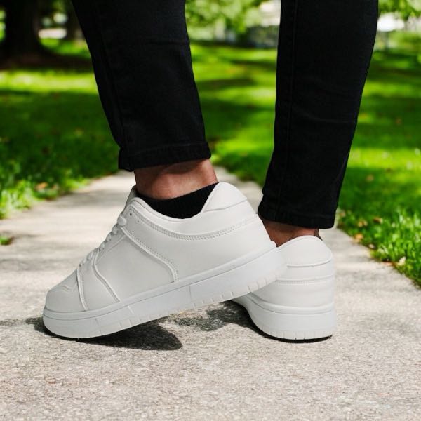 楽天市場】スニーカー メンズ 靴 白 ホワイト 黒 ブラック 灰色 グレー