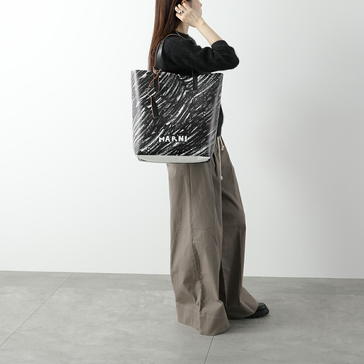 楽天市場】MARNI マルニ トートバッグ SHMQ0037A3 P8083 メンズ PVC