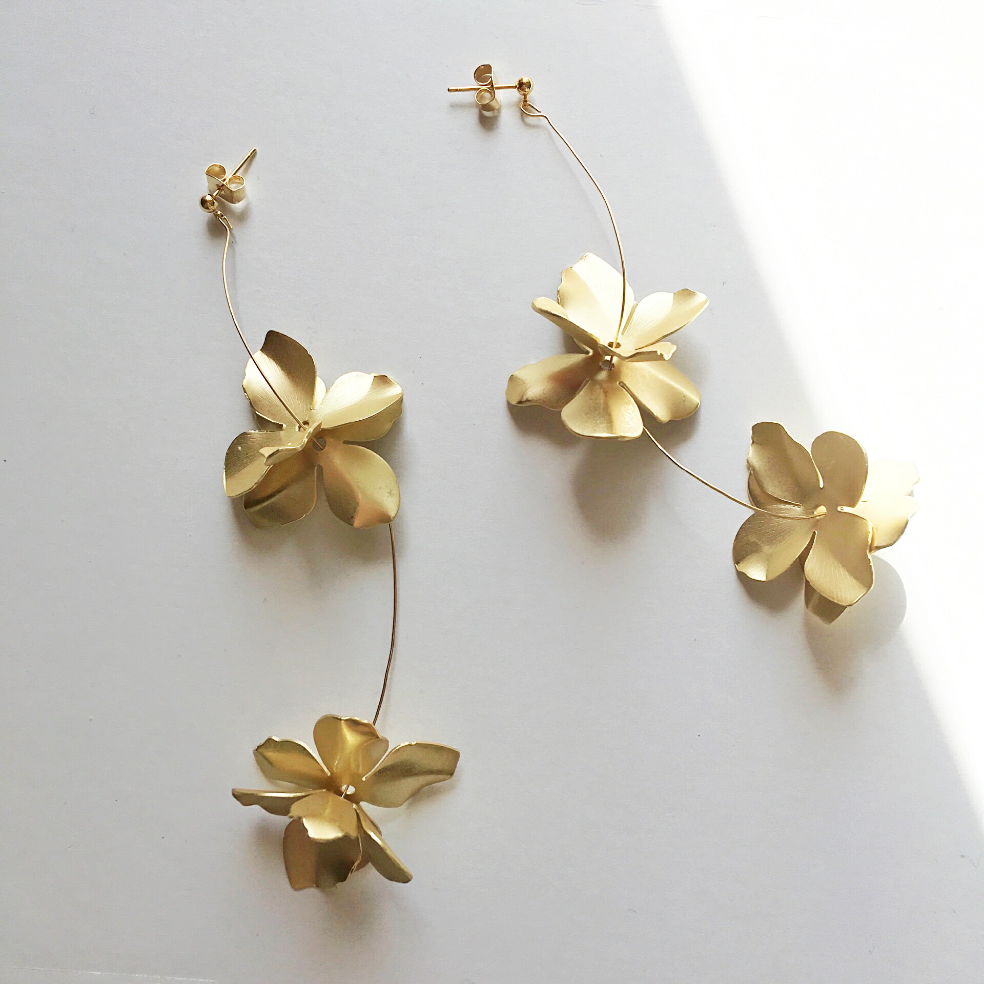 楽天市場】ゴールド フラワー 花 ピアス 4連 揺れる アンティーク