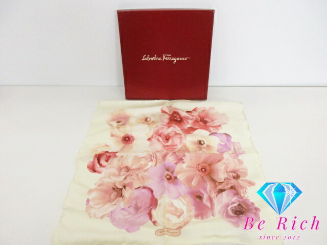 フェラガモ サルバトーレフェラガモ スカーフ 美品 ピンク×マルチ 花柄