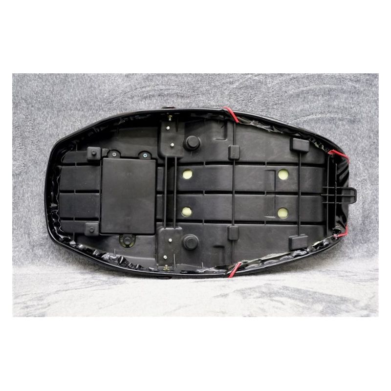 楽天市場】ゼファー400 後期 黒 赤 エナメル タックロール シート