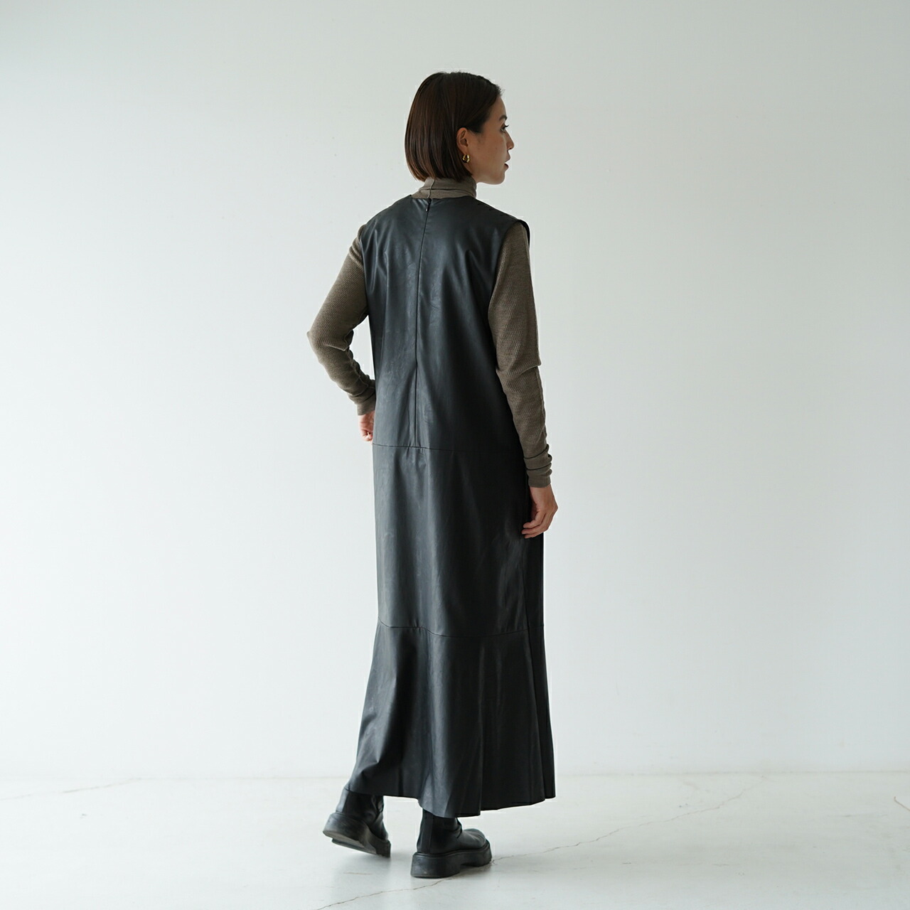 楽天市場】サクラ SACRA シンセティックレザー ワンピース SYNTHETIC