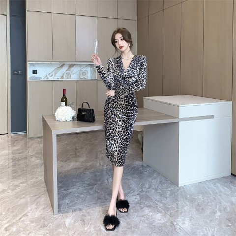 楽天市場】ワンピース 長袖 レオパード柄 シンプル ワンピース ひざ丈