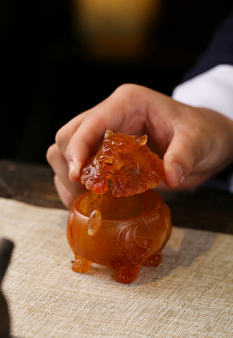 楽天市場】狻猊 さんげい 神獣 香炉 お香・線香立て 瑠璃 霊獣 彫り物