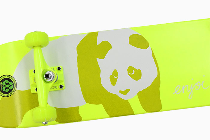 デッキがグリーンのお洒落スケートボード パンダenjoi エンジョイ