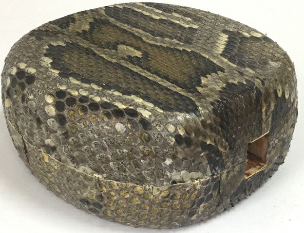 楽天市場】三線 チーガ 胴 本張り 本蛇皮一枚張り 大特価 激安 : 三線