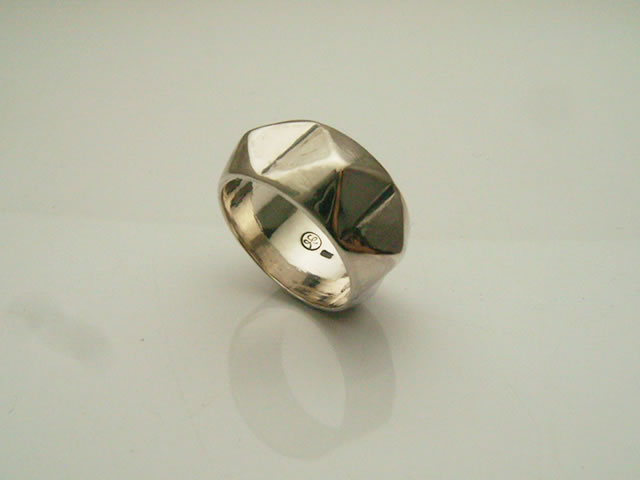 楽天市場】【パンクリング ラージサイズ】 スタッズ ピラミッド リング