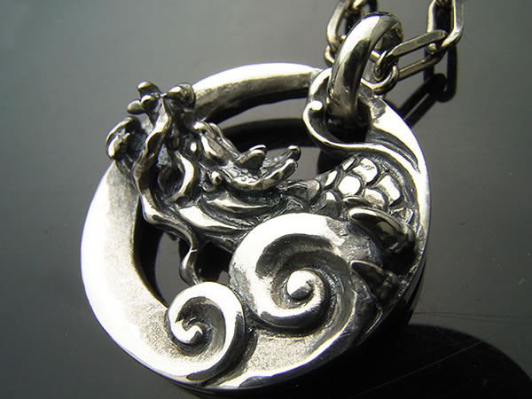 楽天市場】シルバーアクセサリー 龍巻（たつまき）ペンダントトップ