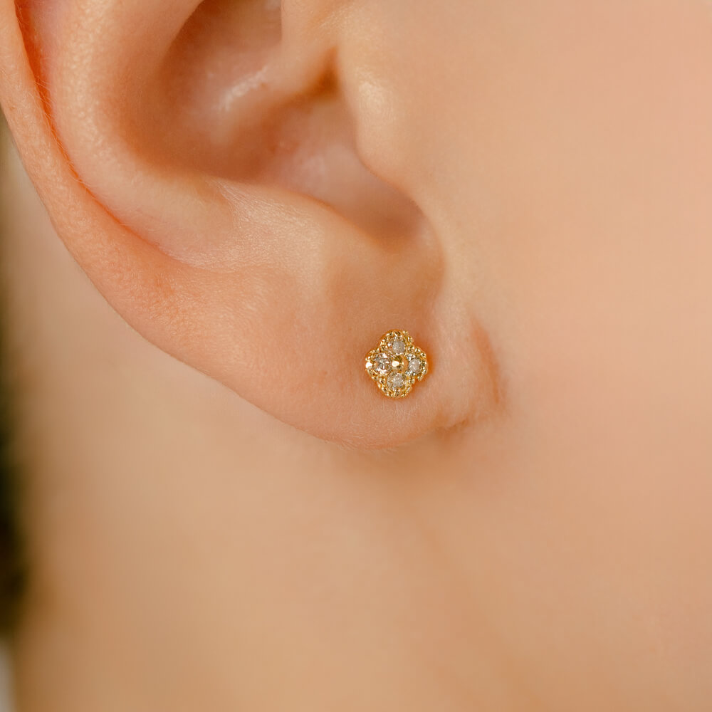 楽天市場】K18/PT ダイヤモンド フラワー ボディピアス │ 16G/14G