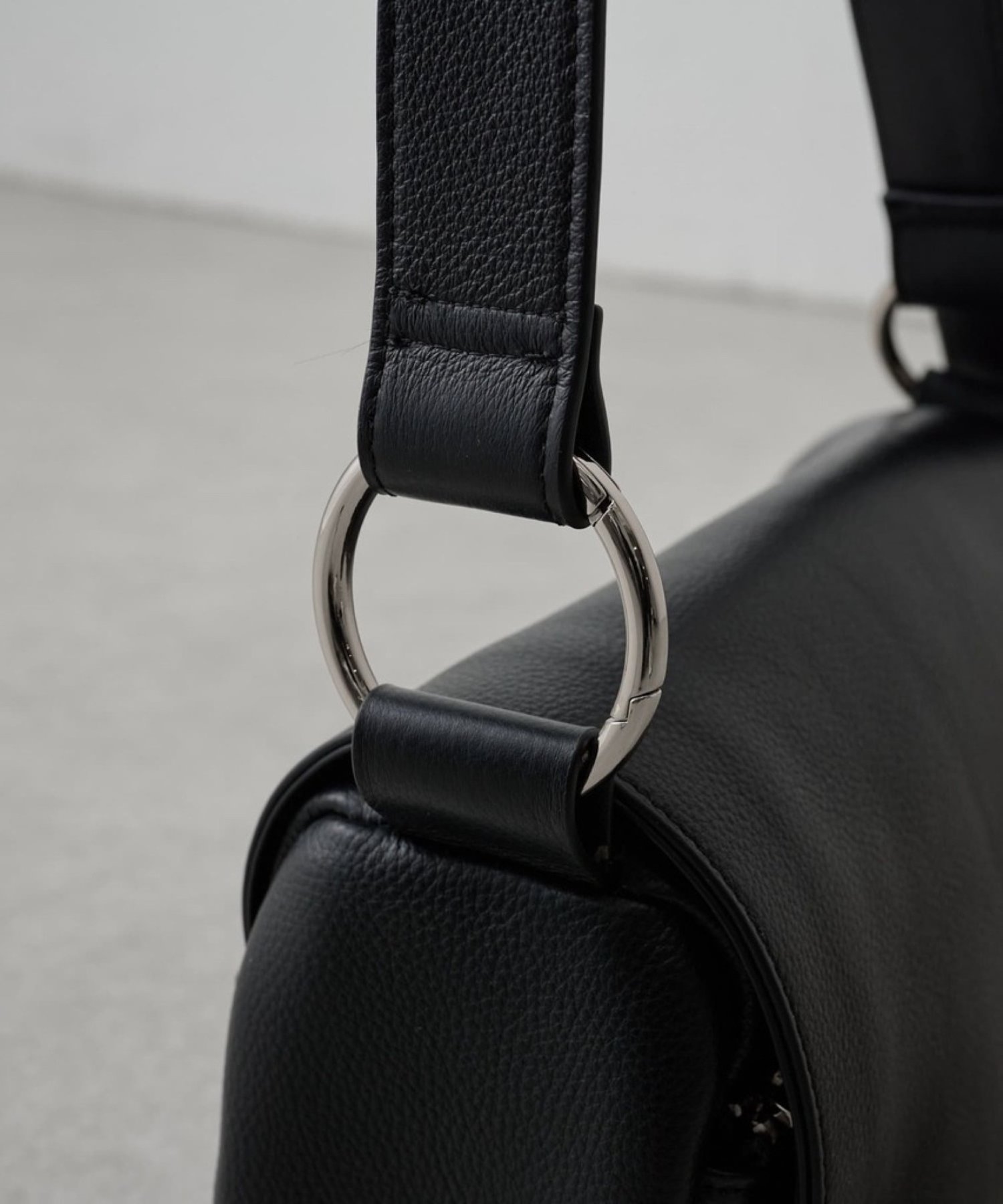 BEARDSLEY｜《本革》レザーボディバッグ | Rakuten Fashion(楽天