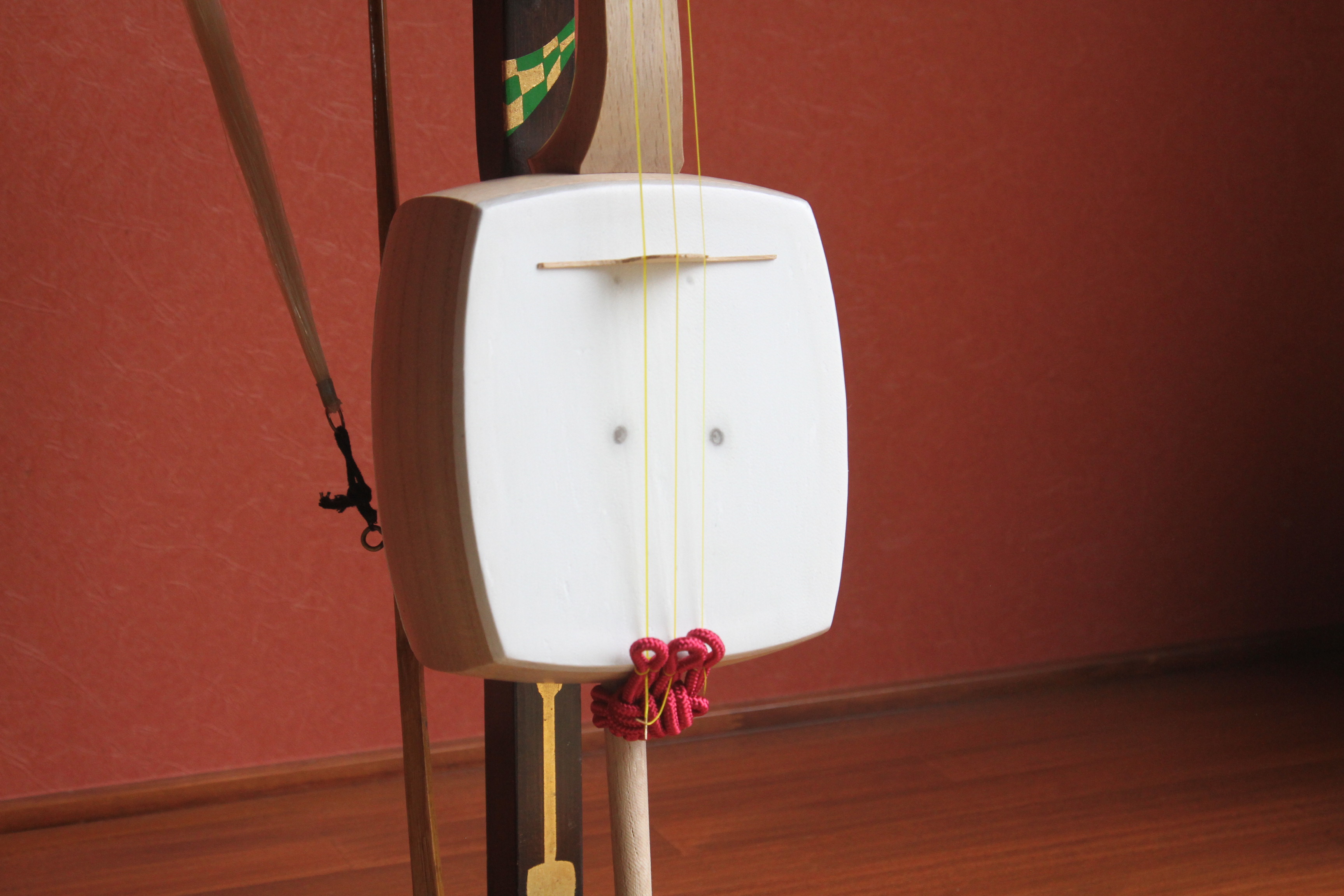 楽天市場】【国産木材を使用した和楽器】和胡弓（わこきゅう）〜和楽器