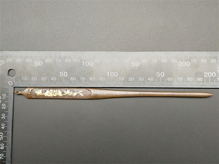 日本刀装具 小柄 笄 家紋の図 五三の桐 三巴の紋 銅地 絵金銀 刀剣美術