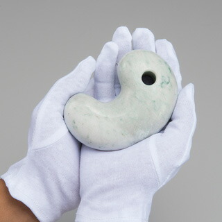 楽天市場】国産 糸魚川産 高級本翡翠 武藤玄功作 『 弥栄大勾玉