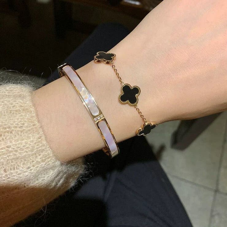 楽天市場】SLENDER ブラック&ホワイトシェルクローバーブレスレット