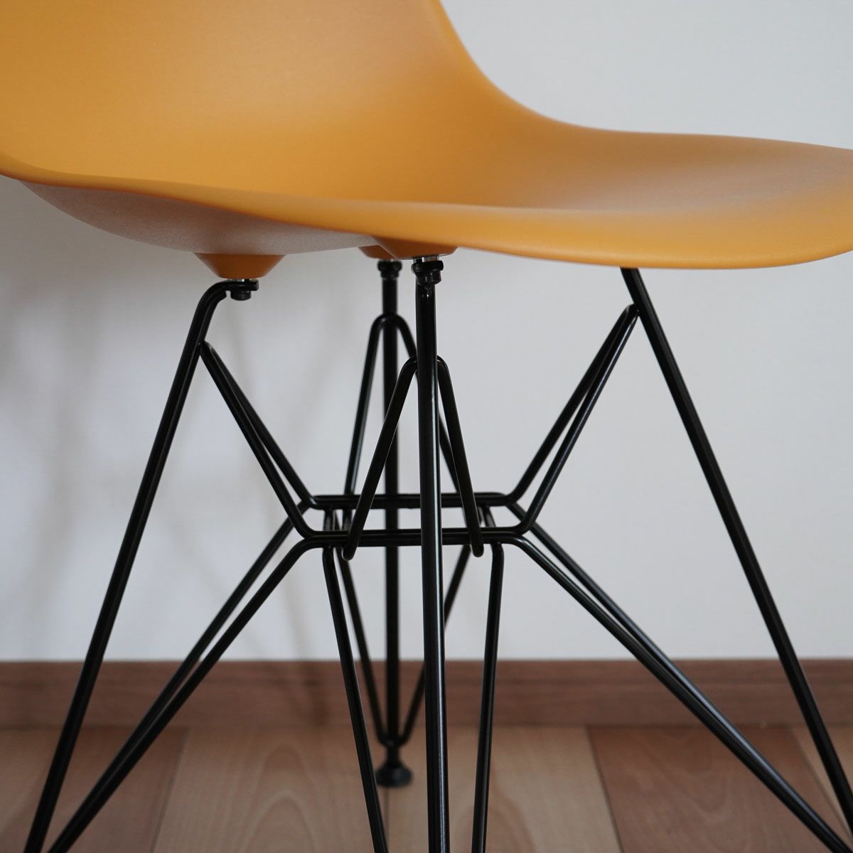 楽天市場】【ハーマンミラー正規品／5年保証／イームズチェア／本物