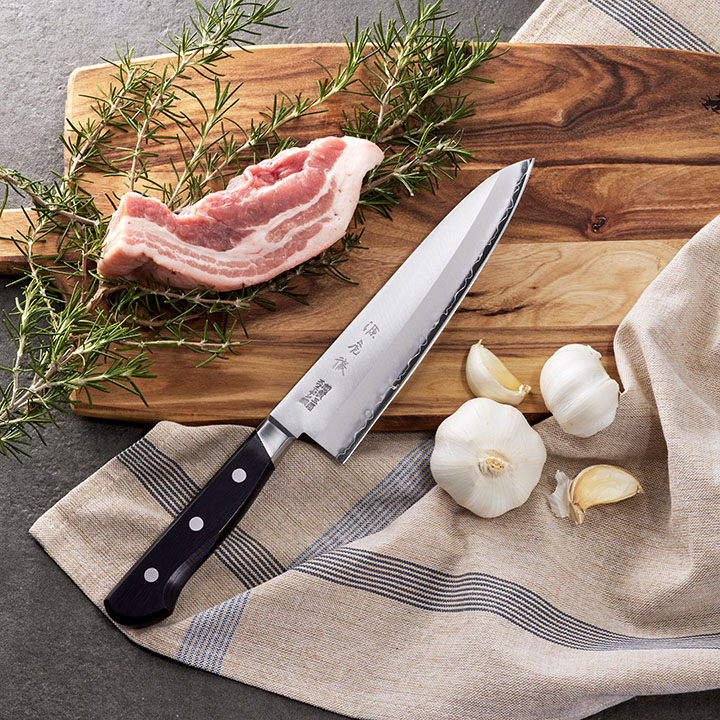 楽天市場】【関の刃物】 源虎徹 スウェーデン鋼 牛刀包丁180mm 包丁