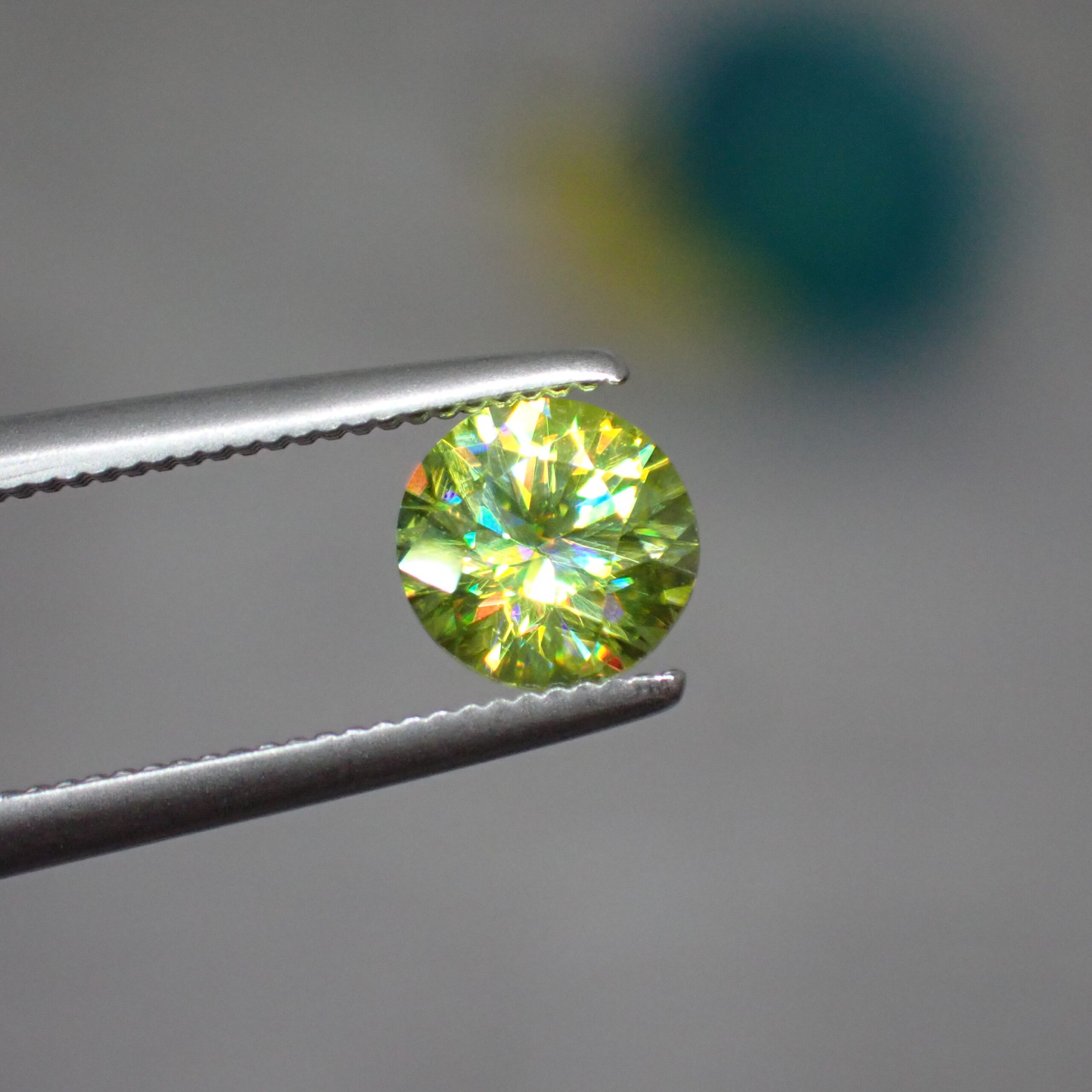 タイ新着ルース】魅惑のグリーン系☆カラフルファイアのスフェーン