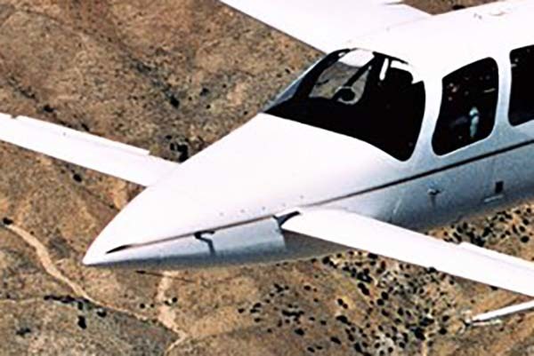 エンジンが…尻に!! 常軌逸した珍設計の「プロペラ民間機」、まさかの