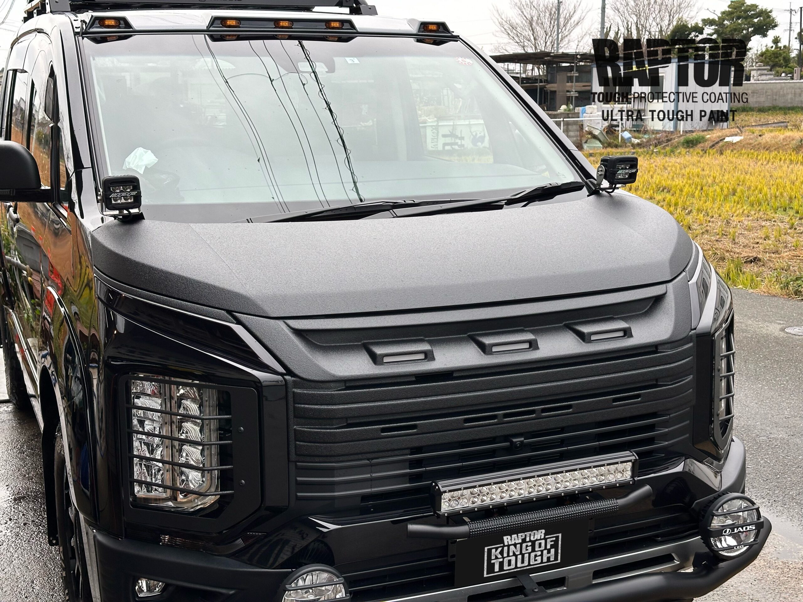 デリカD:5 ボンネット・パーツにラプターライナー塗装！二色塗り分けで