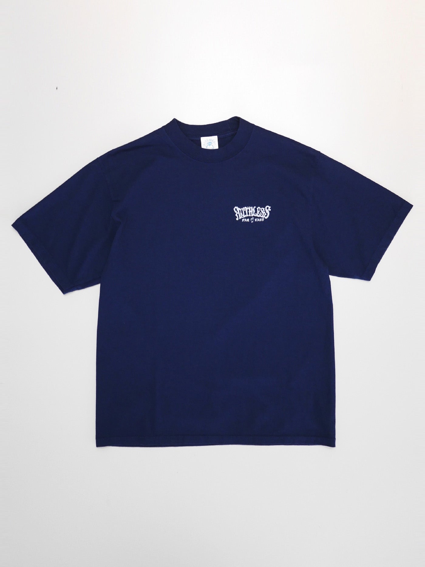 8.21 (Thu) 12:00 Release】RUTHLESS | R-Plaque S/S TEE - Navy – TRUMPS