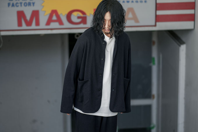 COMOLI -強縮ウールダブルジャケット, ドローストリングパンツ