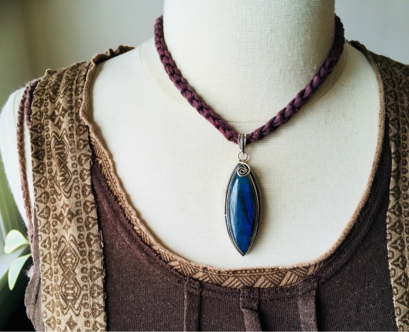 1点物☆全長7cm特大サイズ☆ディープブルーラブラドライト☆ペンダント