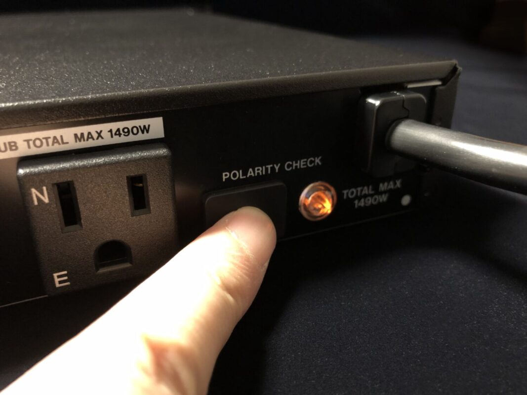 TASCAM AV-P250 パワーディストリビューターでパワーアンプの電源を