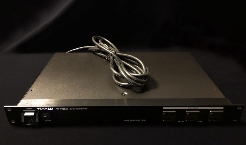 TASCAM AV-P250 パワーディストリビューターでパワーアンプの電源を