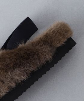 ビジューフェイクファー バックストラップ サンダル