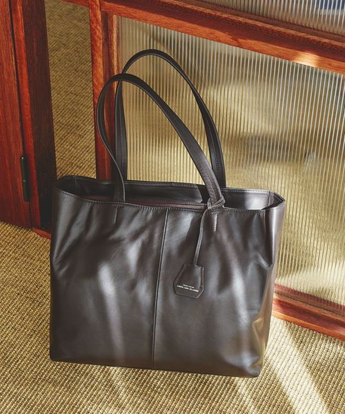 毎日をスマートに。大人が選ぶ［FUNCTIONAL］レザーバッグ - UAコラム