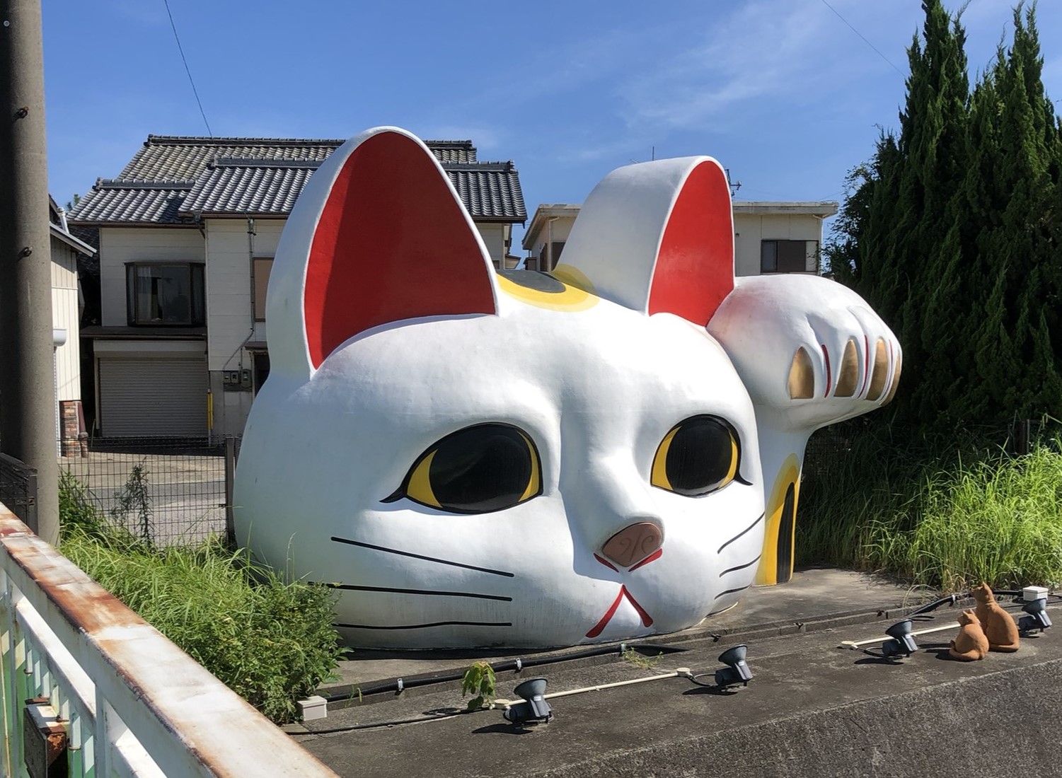 愛知県常滑市】やきもの散歩道-巨大招き猫”とこにゃん”と常滑焼が生む