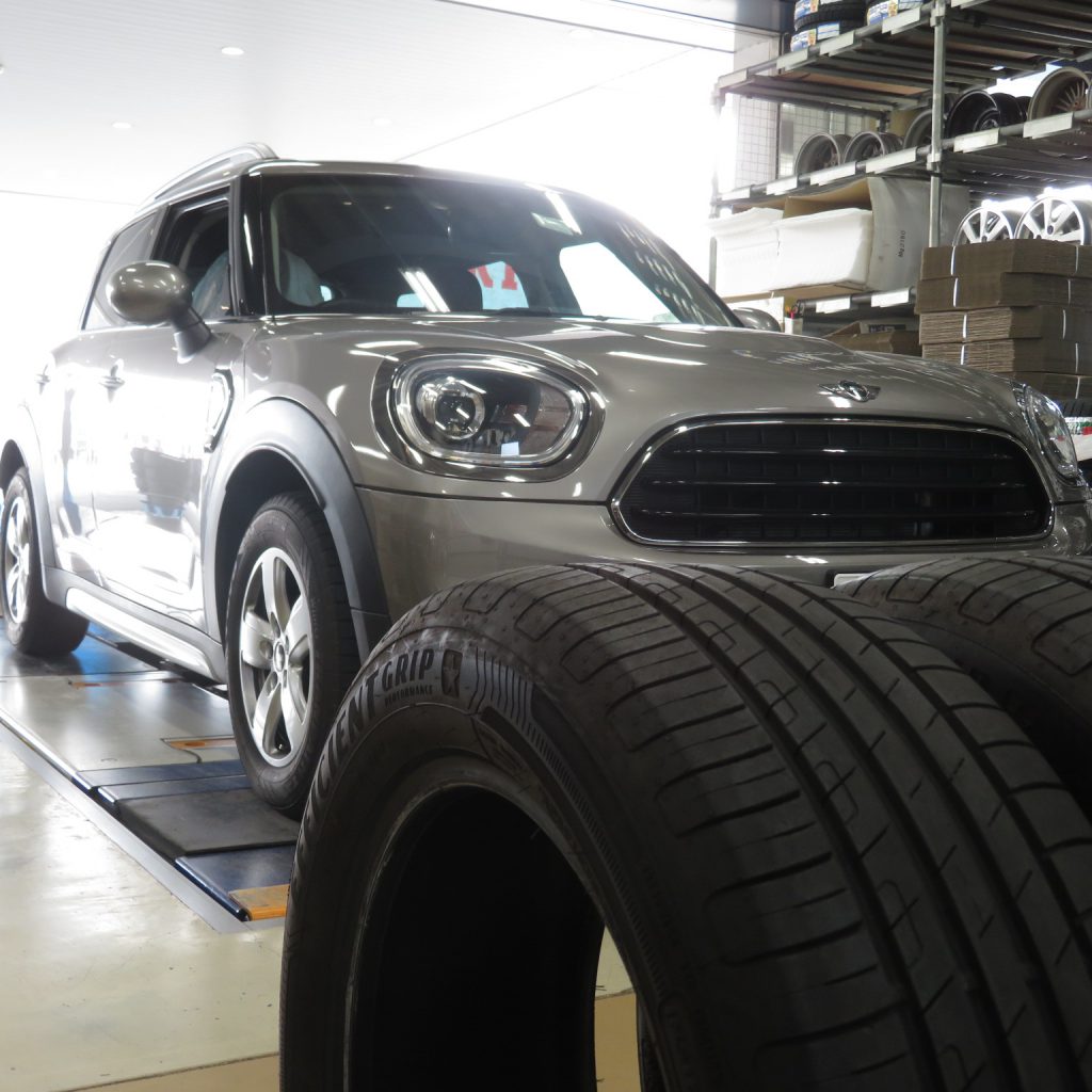 F60 ミニクロスオーバーのドレスアップ！純正16インチから17インチへ