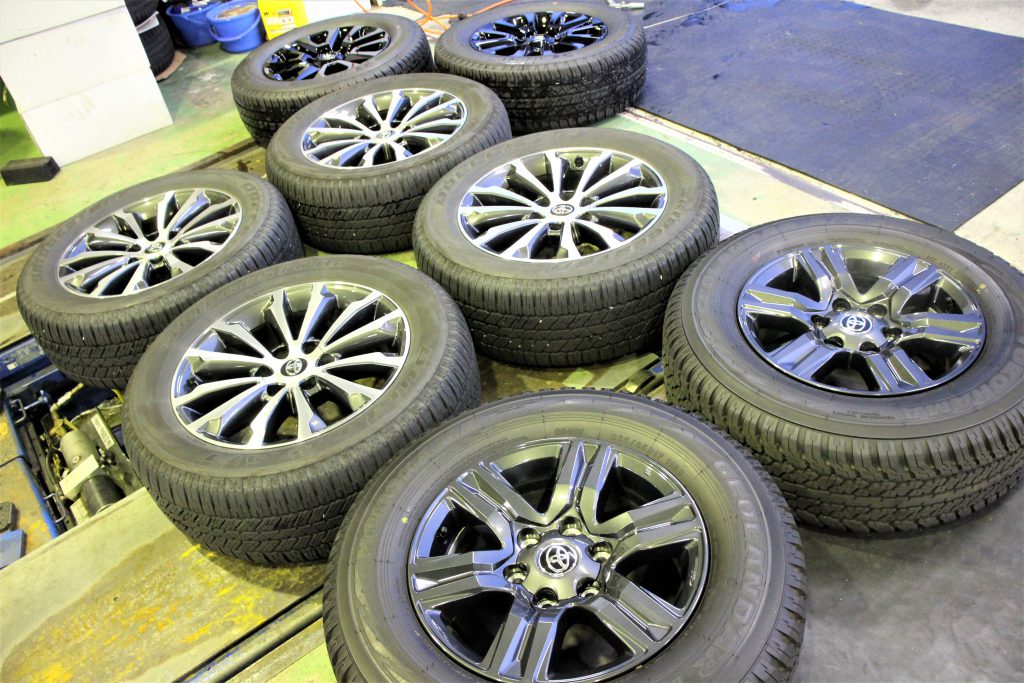 4駆祭りだ！！150プラド・125ハイラックスの純正ホイールが大量入荷