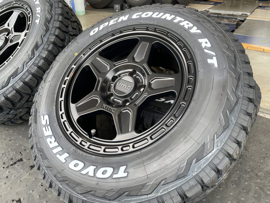 JEEP レネゲードに16インチ！KMC KM721 ALPINE ＆ TOYO オプカンRTで