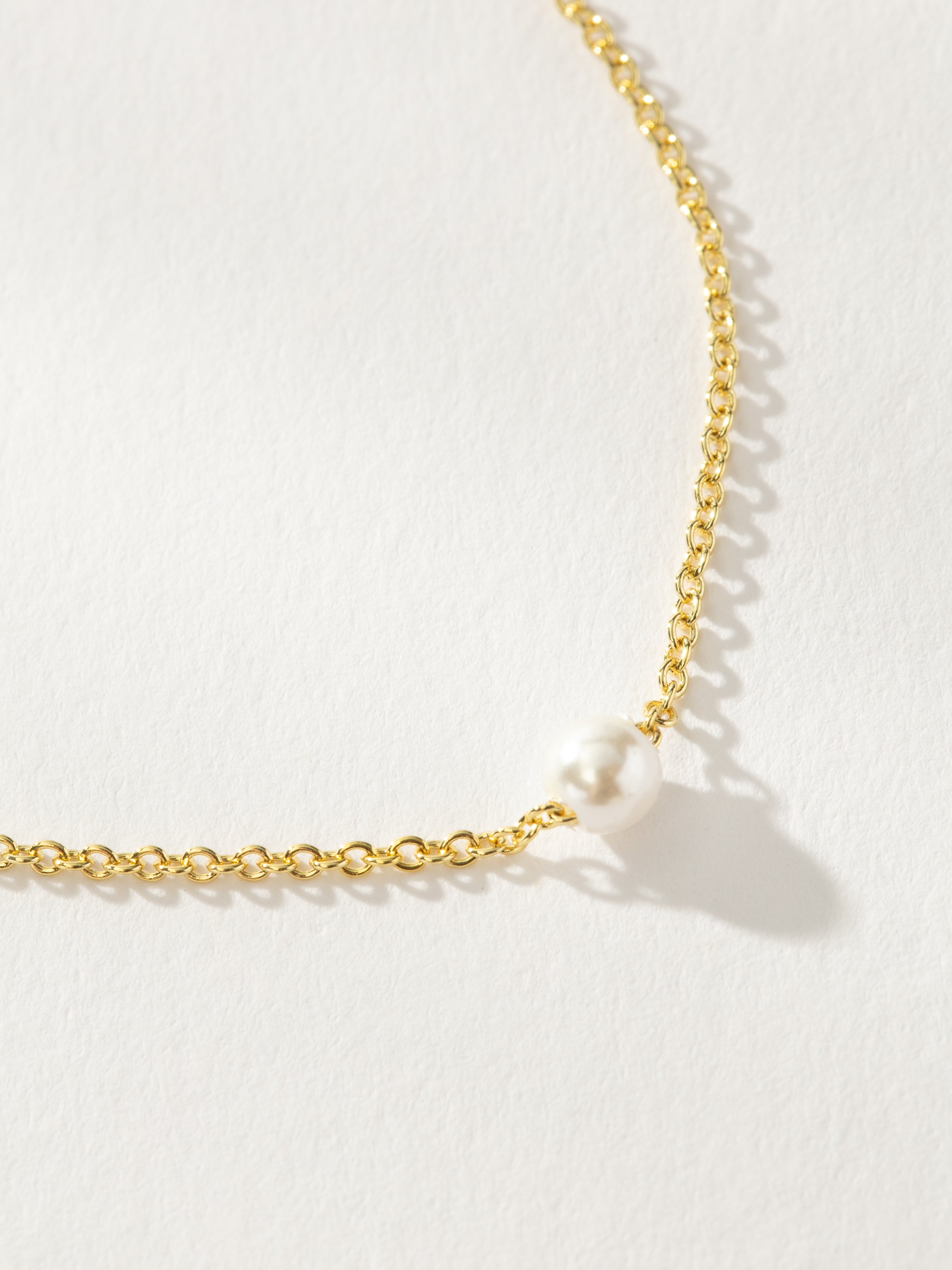 Timeless Pearl and Chain Necklace in Gold | Uncommon James