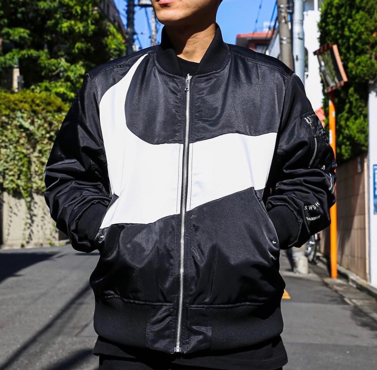 Nike】ビッグスウッシュリバーシブルボンバージャケットが国内11月5日