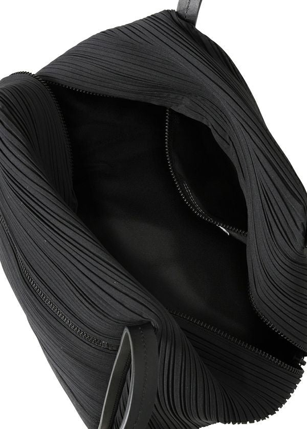 BIAS PLEATS BAG – ISSEY MIYAKE ONLINE STORE