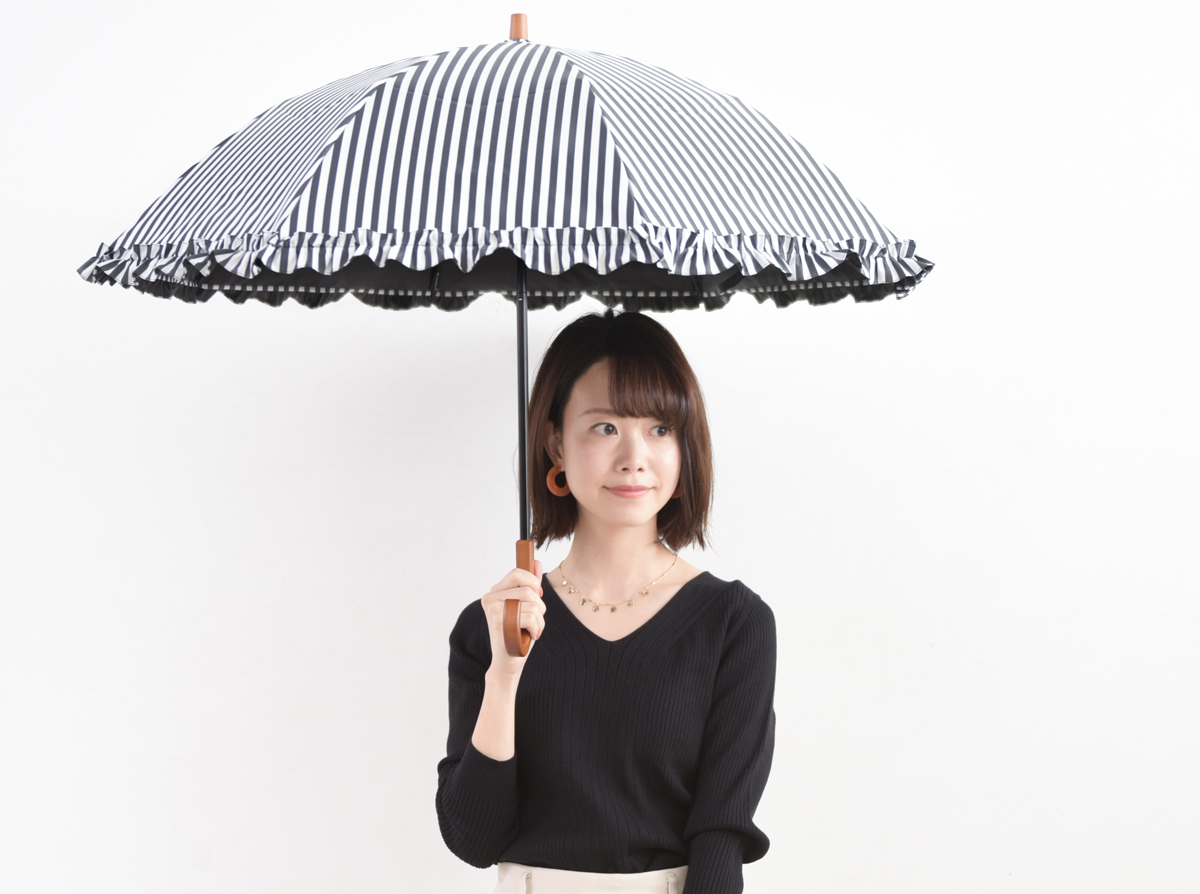 2段折 フリル / 白黒ストライプ | 完全遮光日傘｜サンバリア100