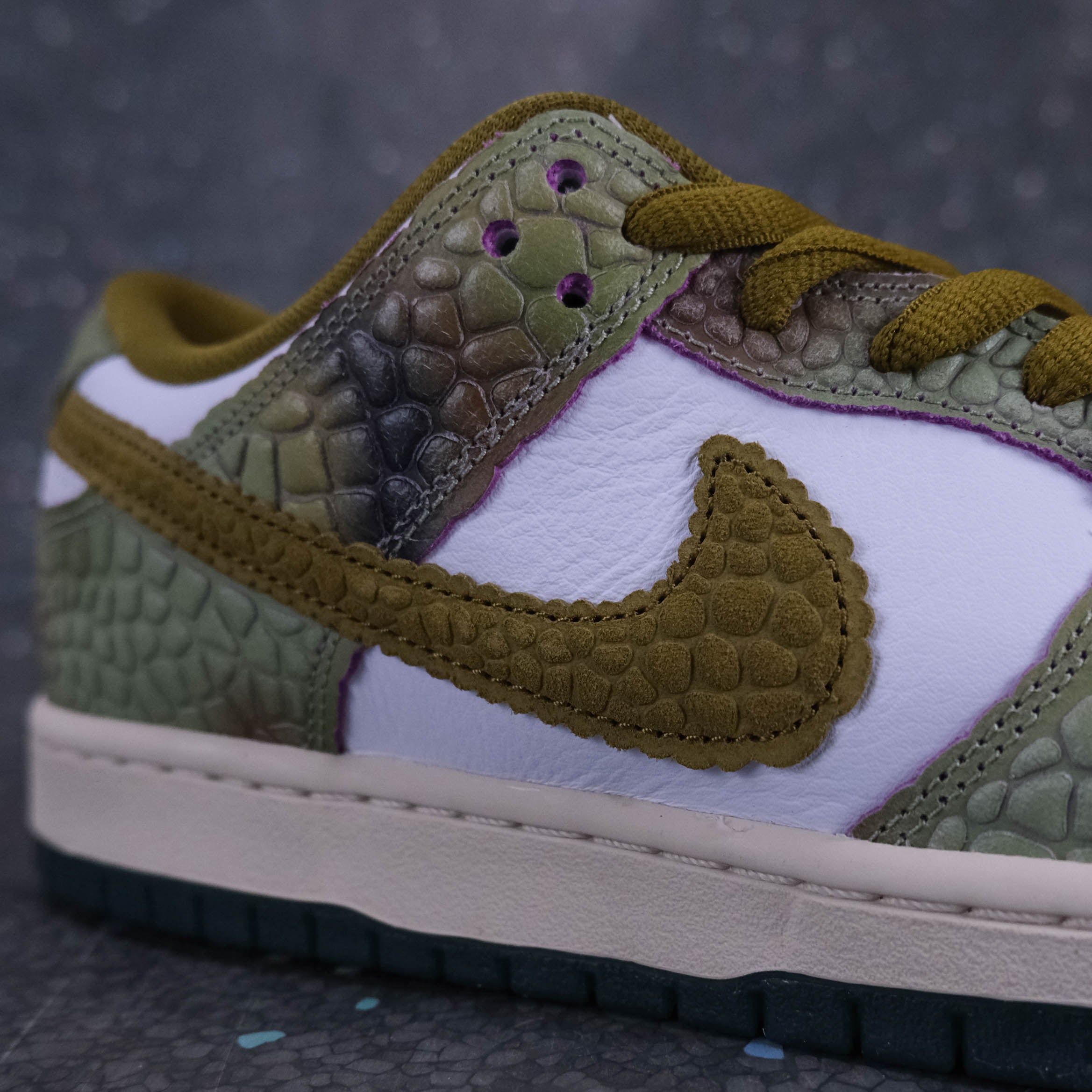 Nike SB Dunk Low Pro (Alexis Sablone) - Oil Green/Desert Moss