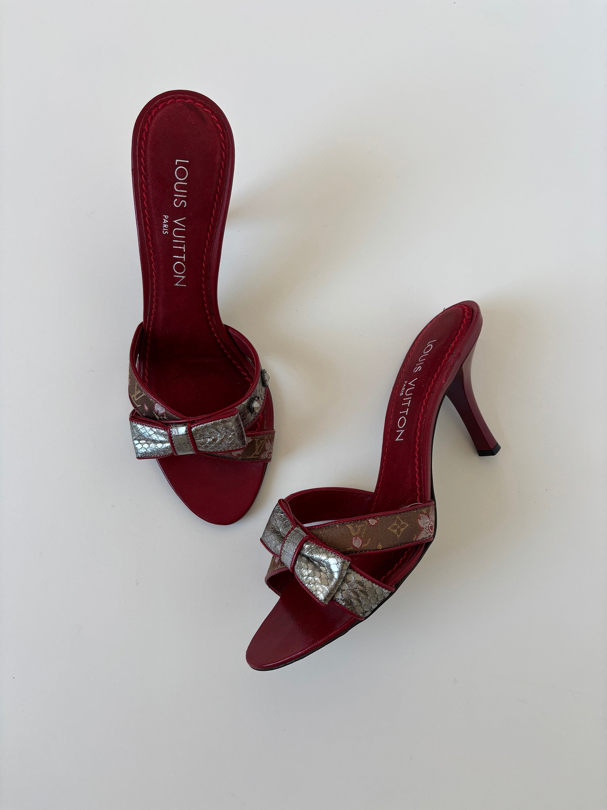 Louis Vuitton X TAKASHI MURAKAM 2003 iconic red cherry blossom bow