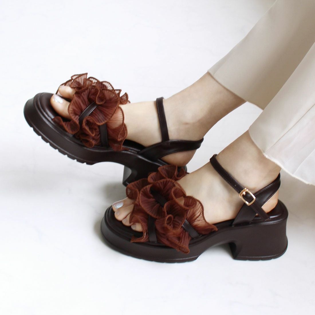 2026年夏新色追加】シアークロスフリル厚底ストラップサンダル ｜靴