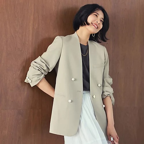 CINOHのパールボタン付きノーカラージャケット【STANDARD BOOK